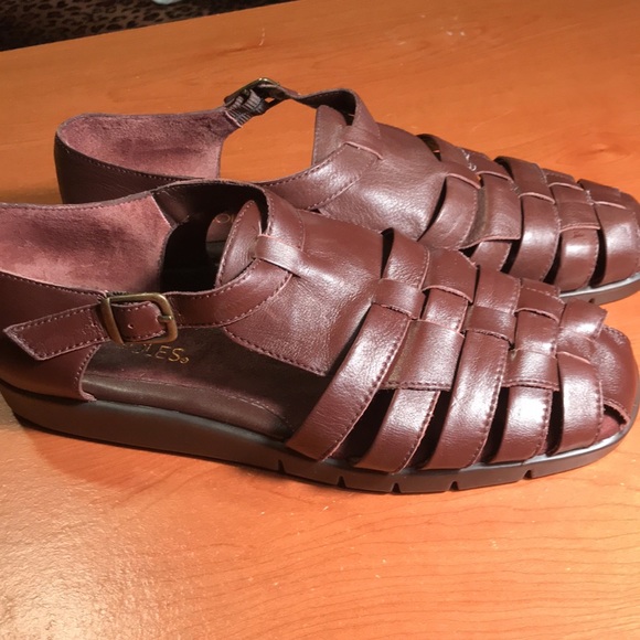 Women’s closed toe aerosoles sandals size 8.5 - Picture 2 of 5